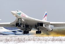 Стратегический бомбардировщик Ту-160