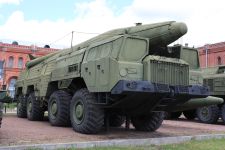 Ракетно-пусковая установка 9П120 с ракетой 9М76 ракетного комплекса 9К76 «Темп-С» на шасси МАЗ-543П