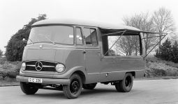 Mercedes-Benz O319