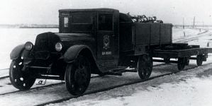 Автомобиль для движения по грунтовым и железным дорогам БХ-1