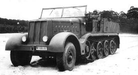 Полугусеничный бронированный тягач Sd.Kfz. 9