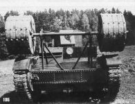 Деревянная фашина для преодоления рвов, смонтированная на танке СТ-26. НИБТ полигон, 1937 год (АСКМ).