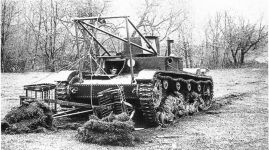 Испытания ножевого трала, установленного на СТ-26 (без моста). Лето 1933 года (АСКМ).